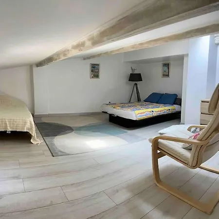 Maison D'aude Proche Etang بيت للعطل *